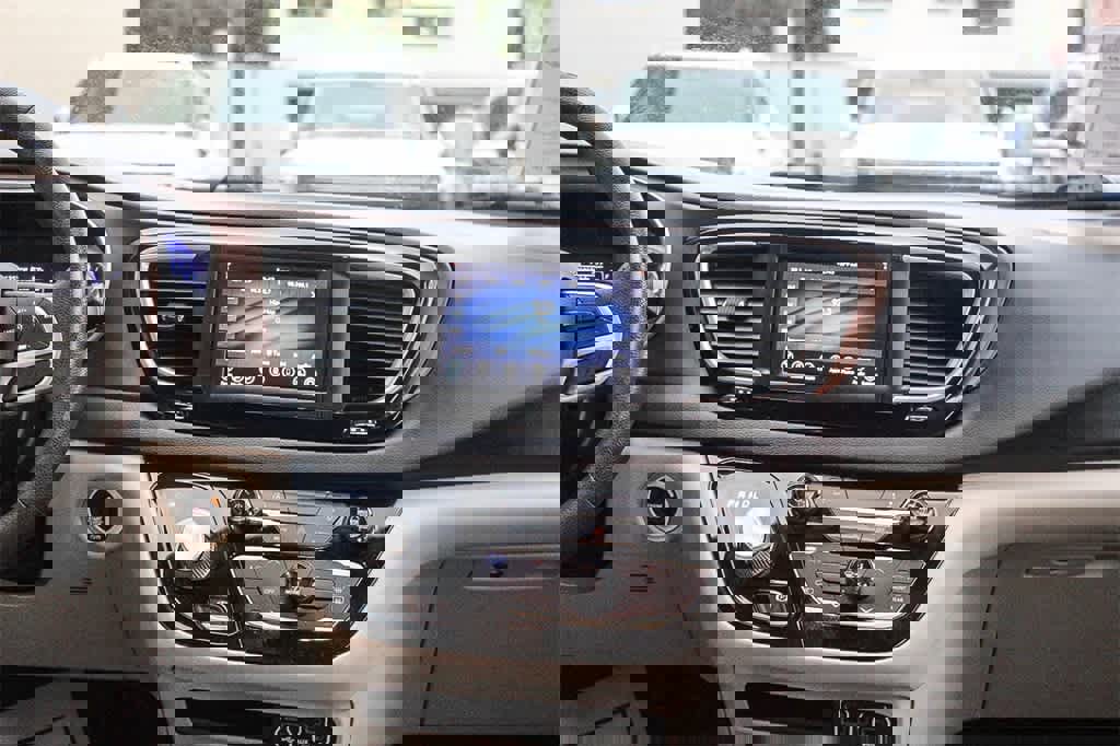 Used 2021 Chrysler Voyager Lxi image 18