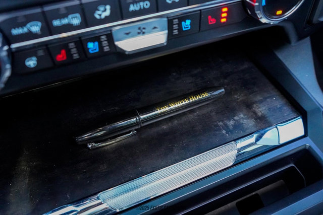 Used 2023 Ford F450 Lariat w/ FX4 Off-Road Package image 29