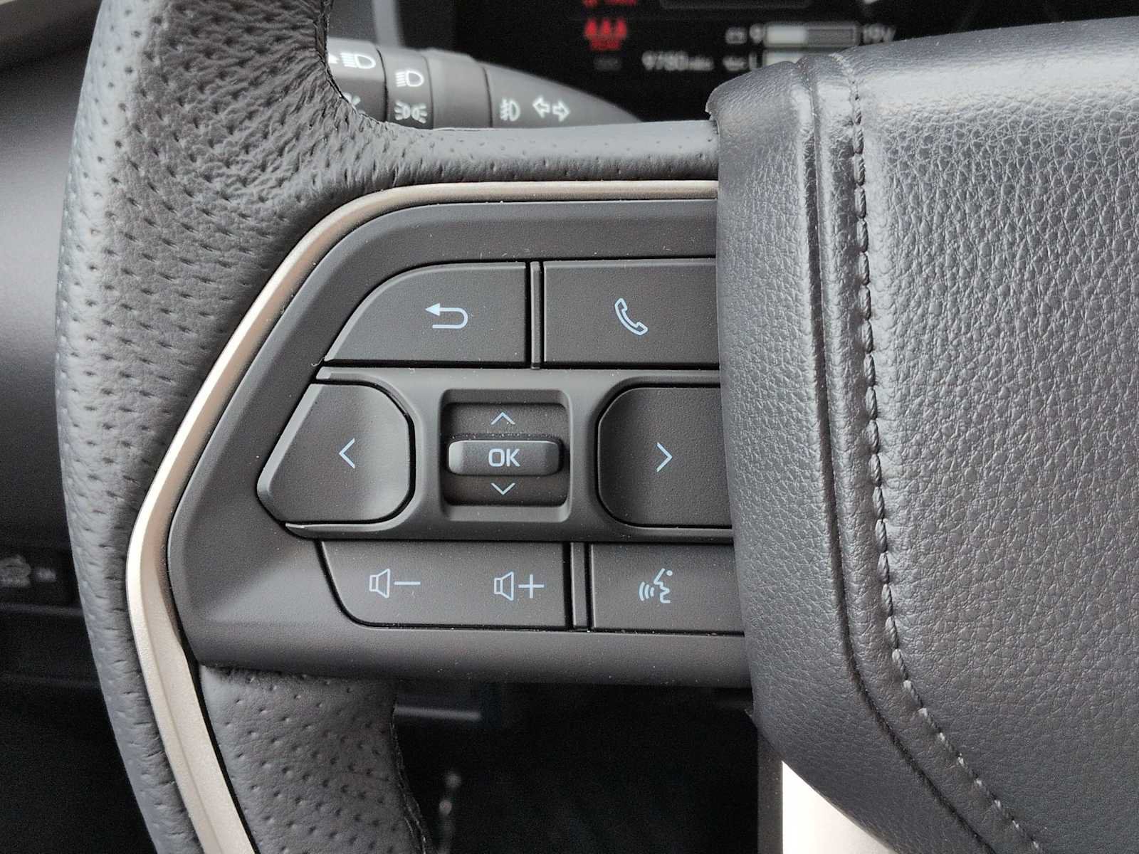 Used 2025 Toyota Tundra Limited AWD/4WD image 24