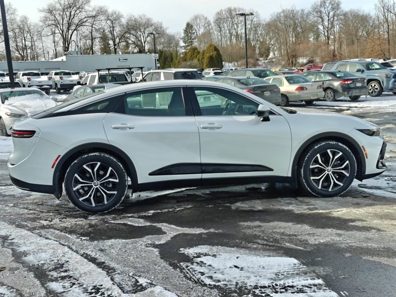 Used 2023 Toyota Crown XLE image 4