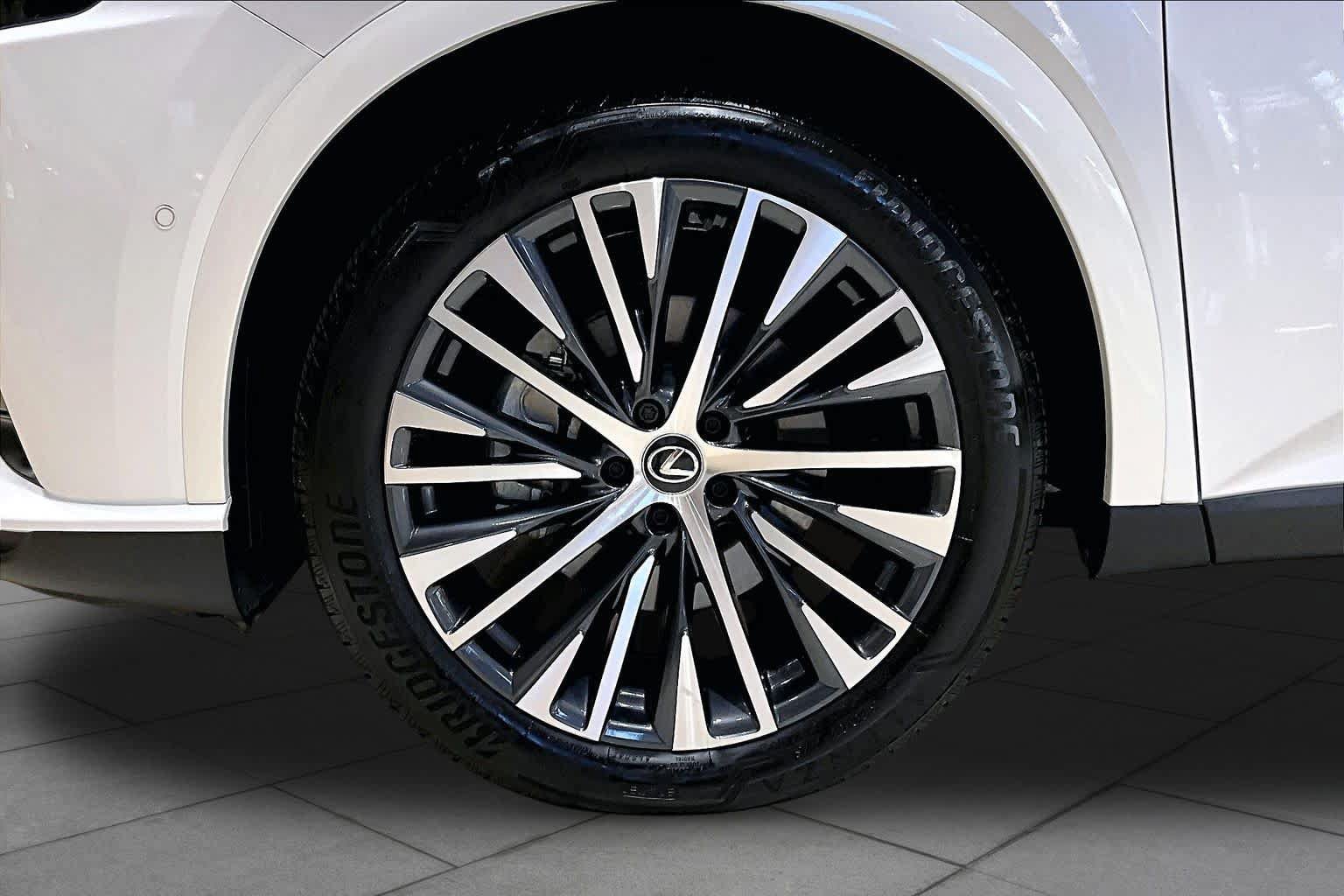 Used 2025 Lexus RX 350 w/ Convenience Package AWD/4WD image 10