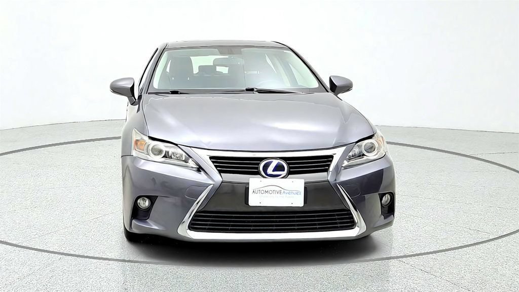 Used 2016 Lexus CT 200h w/ Seat Comfort Package FWD image 2