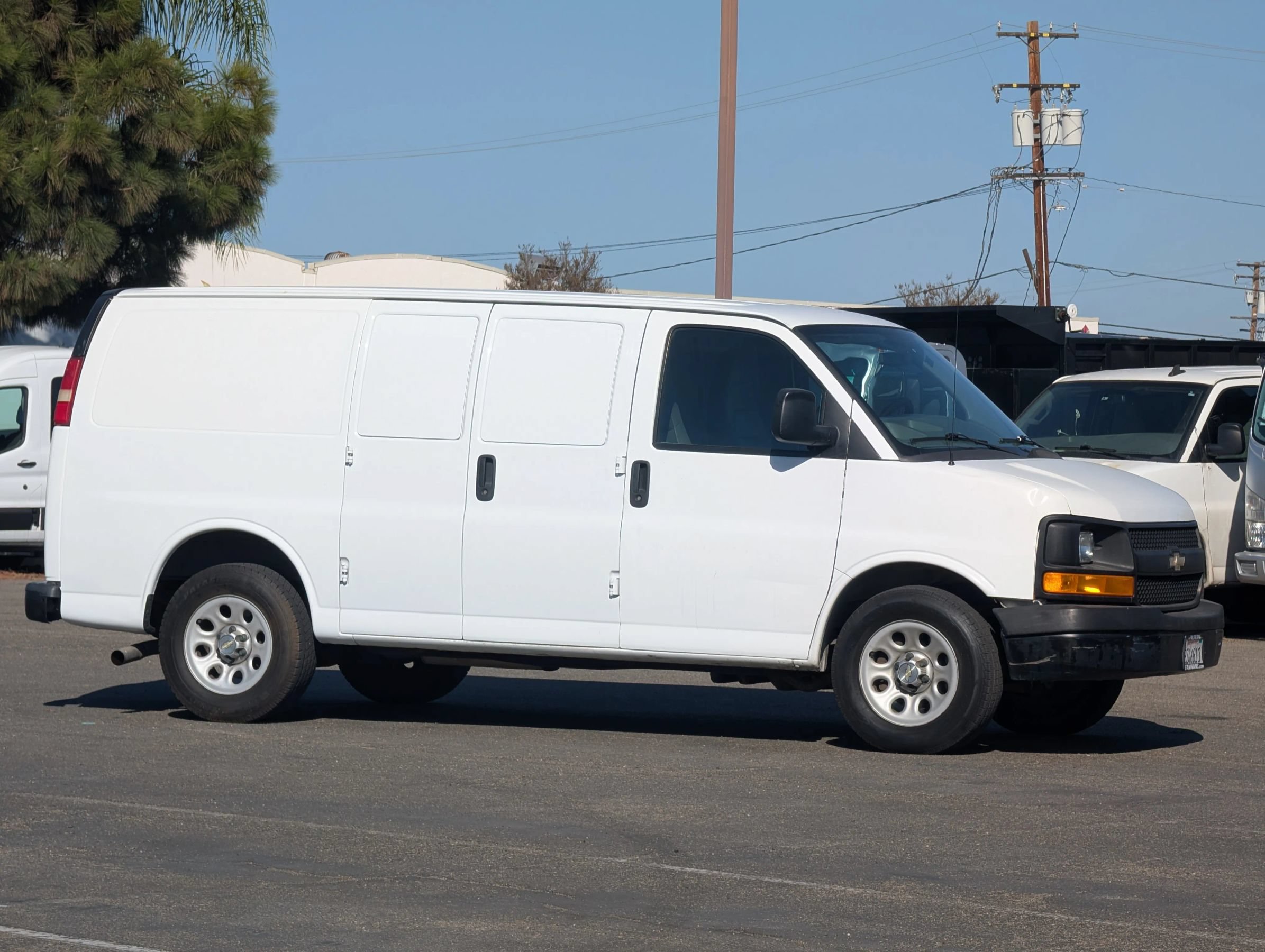 Used 2011 Chevrolet Express 1500 RWD image 1