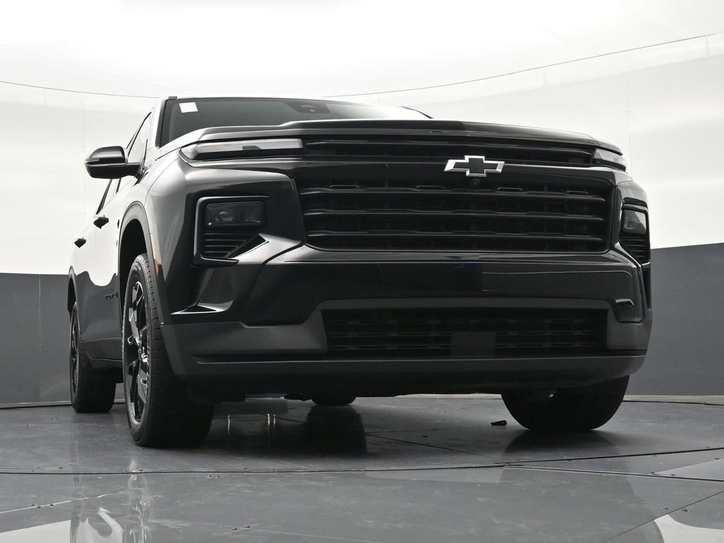 Used 2024 Chevrolet Traverse LS w/ Midnight/Sport Edition FWD image 29