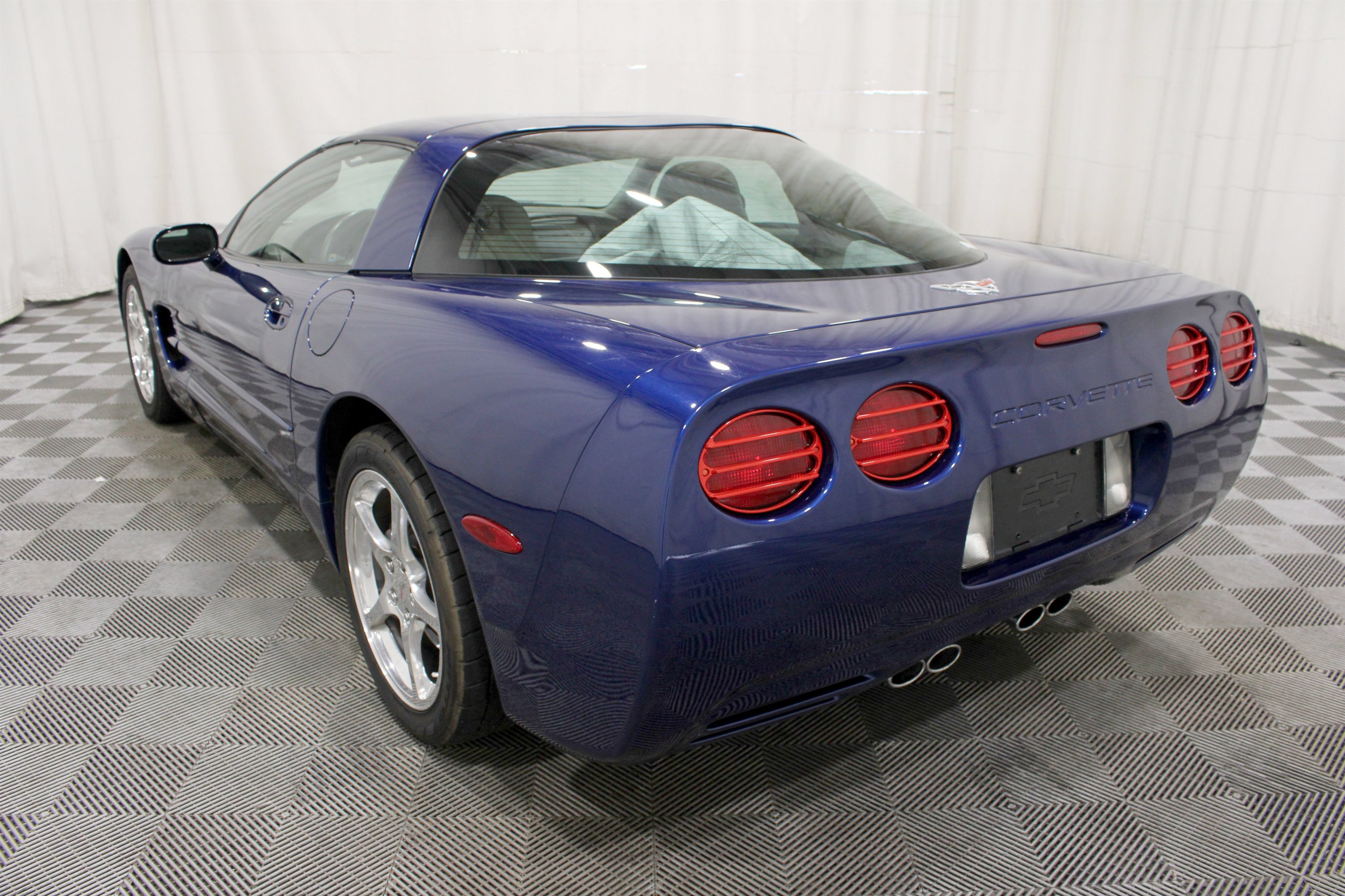 Used 2004 Chevrolet Corvette Coupe w/ Preferred Equipment Group RWD image 21