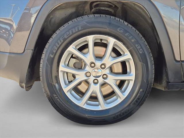 Used 2015 Jeep Cherokee Latitude w/ Comfort/Convenience Group AWD/4WD image 23