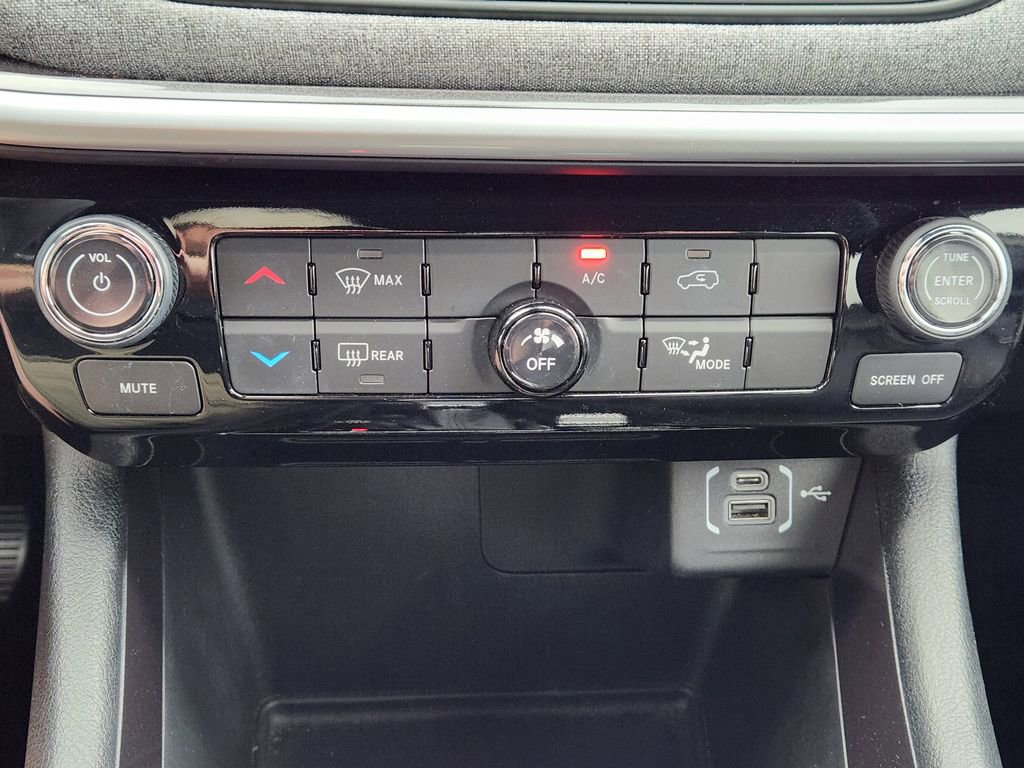 Used 2024 Jeep Compass Latitude AWD/4WD image 21