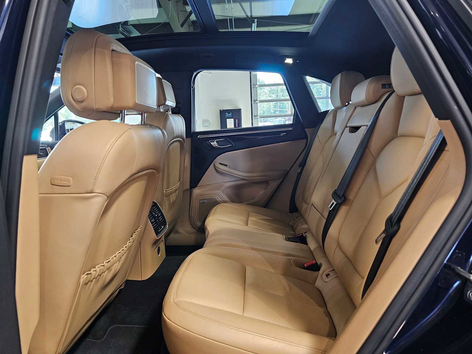 Used 2017 Porsche Macan AWD/4WD image 16
