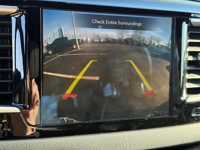 Used 2020 Chrysler Pacifica Touring-L AWD/4WD image 25