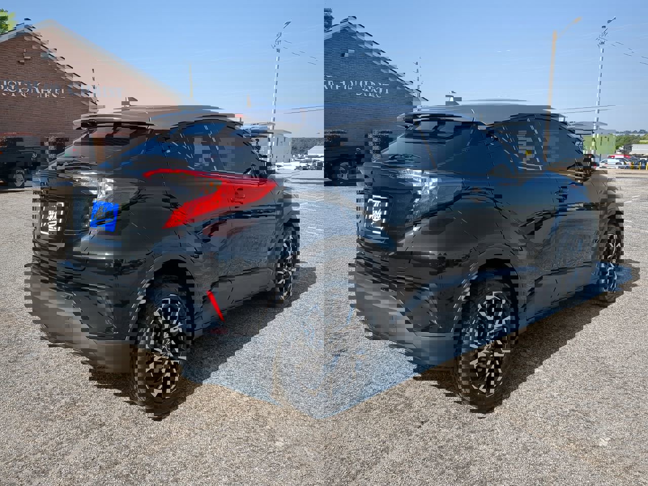 Used 2020 Toyota C-HR XLE FWD image 3