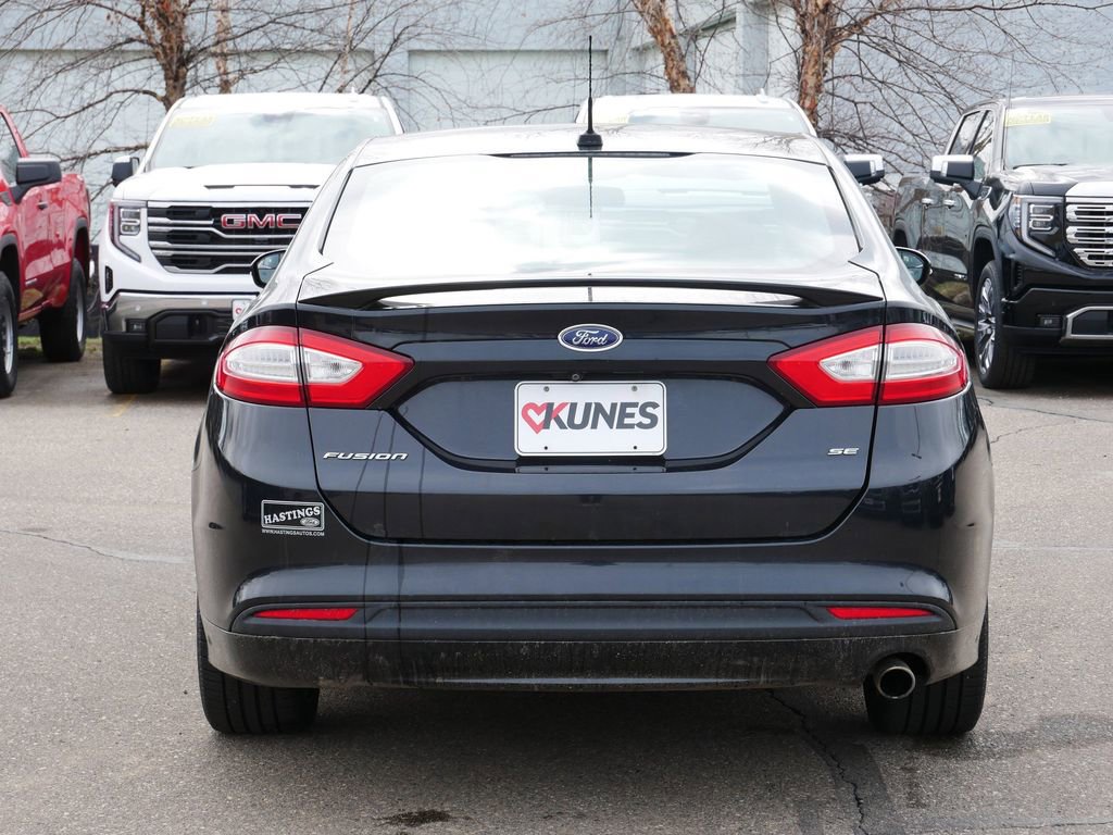 Used 2015 Ford Fusion SE w/ Equipment Group 201A FWD image 9