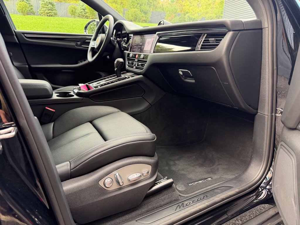 Certified 2026 Porsche Macan AWD/4WD image 21