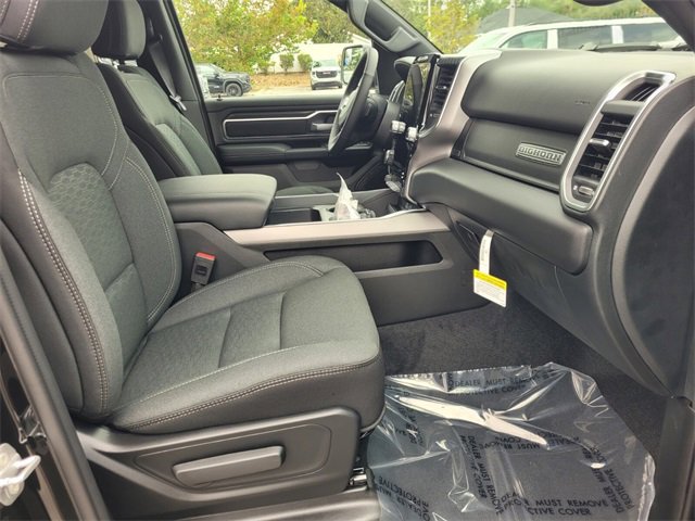 New 2026 RAM 1500 4x4 Crew Cab image 17