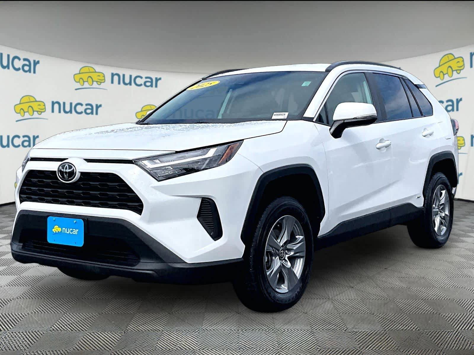 Used 2025 Toyota RAV4 XLE AWD/4WD image 3