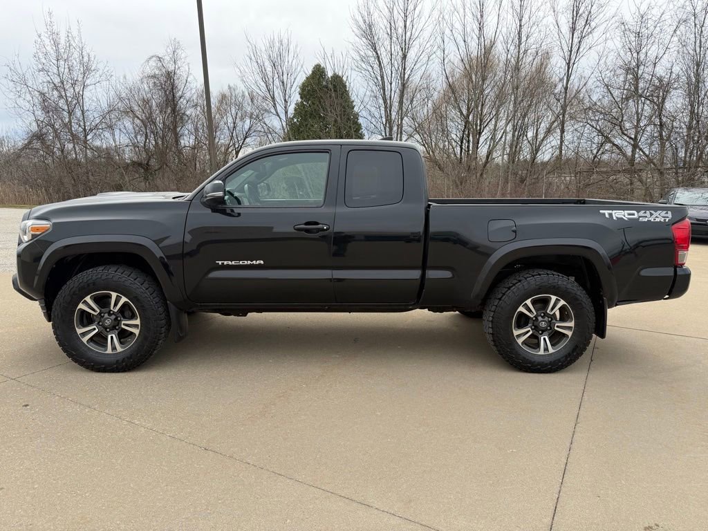 Used 2017 Toyota Tacoma TRD Sport w/ Premium & Technology Package image 2