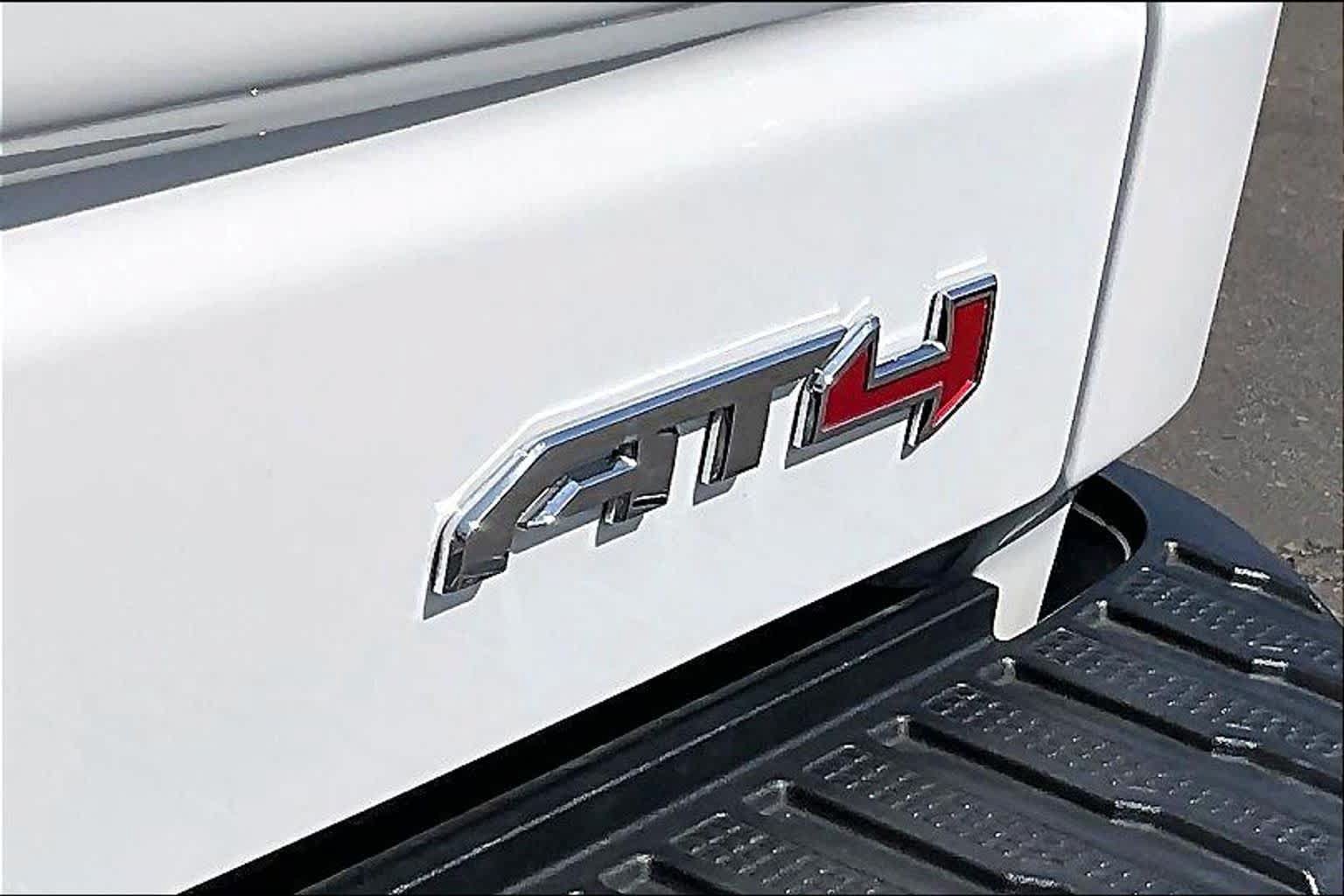 Used 2024 GMC Sierra 1500 AT4 w/ AT4 Premium Package AWD/4WD image 9