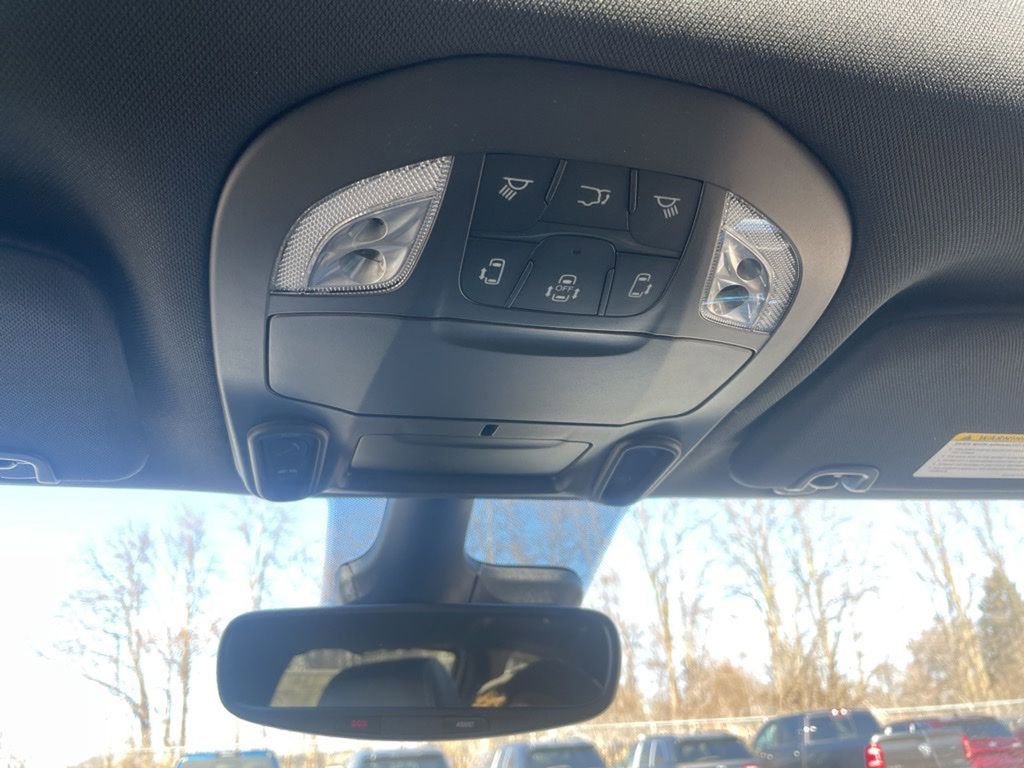 Used 2024 Chrysler Pacifica Limited w/ Uconnect Theater Family Group image 22