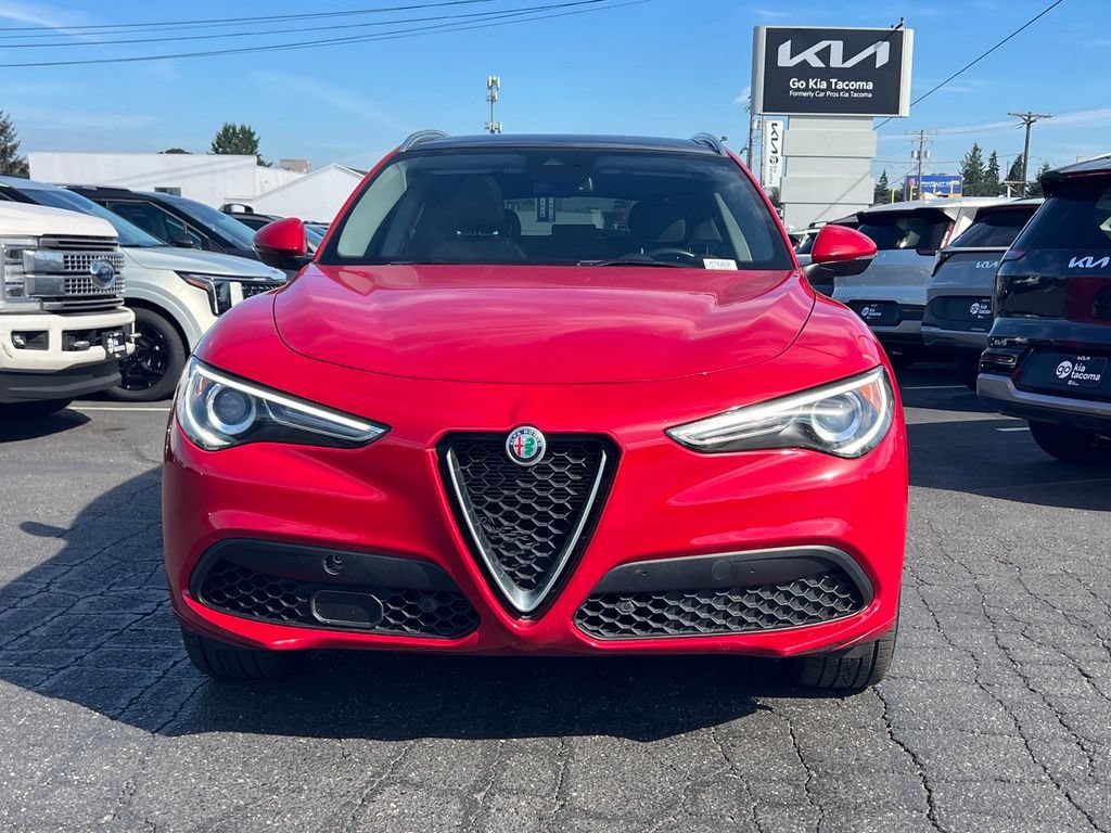 Used 2020 Alfa Romeo Stelvio Ti w/ Active Blind Spot Package AWD/4WD image 4