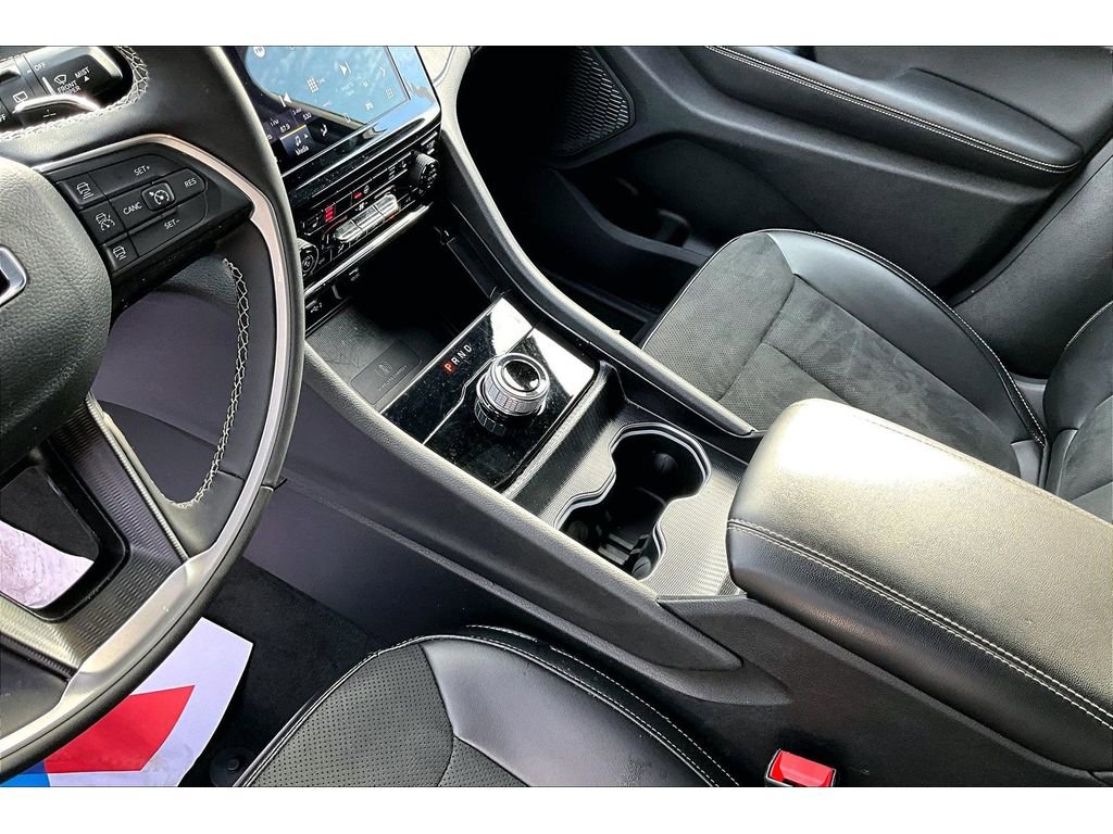 Certified 2024 Jeep Grand Cherokee L Laredo image 16