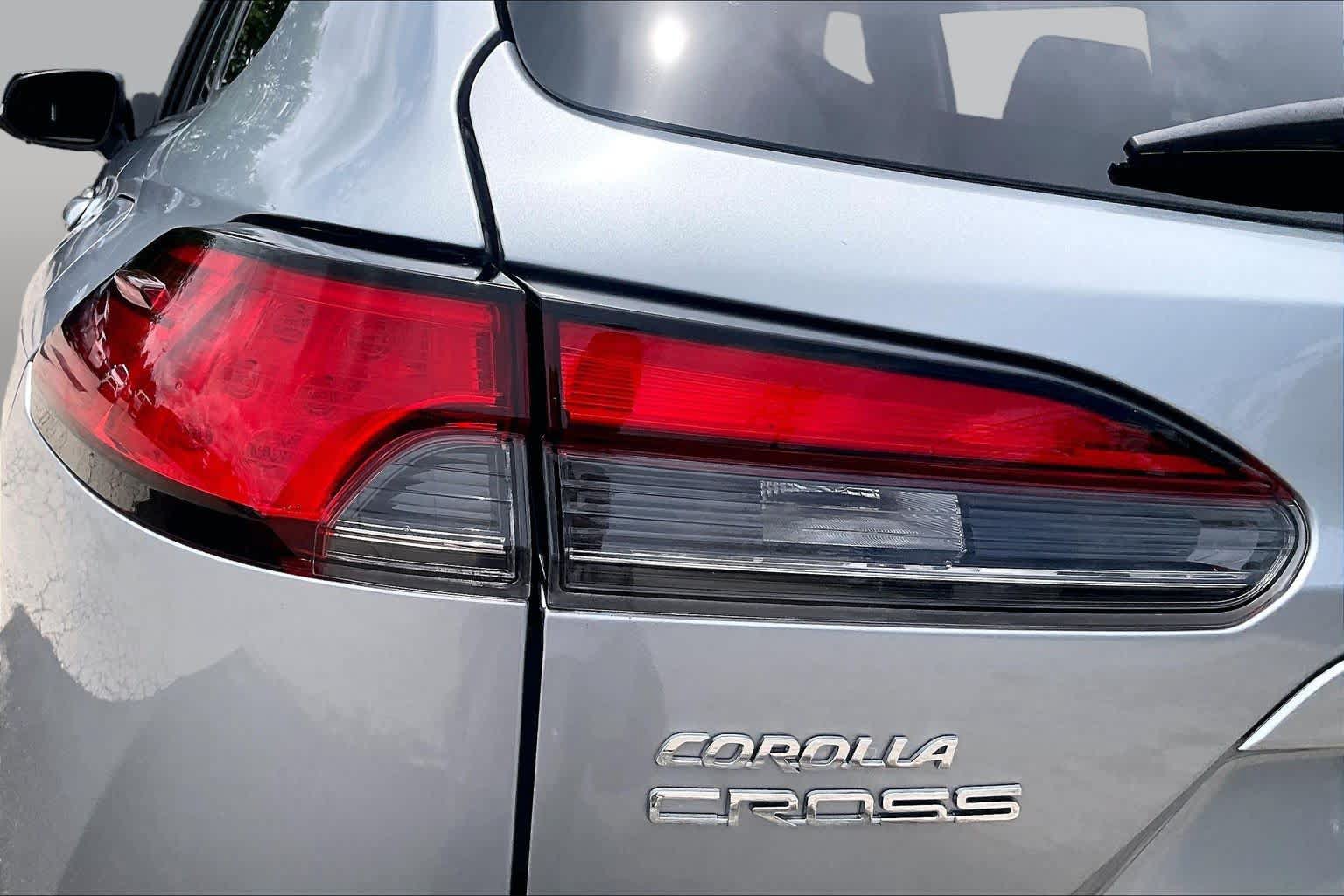 Used 2025 Toyota Corolla Cross XLE FWD image 28