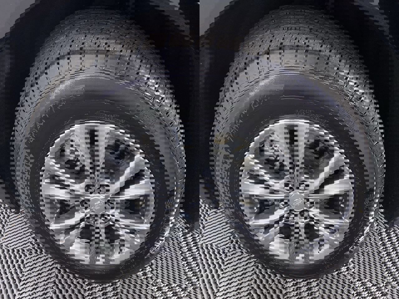 Certified 2023 Cadillac XT5 Premium Luxury w/ LPO, Floor Liner Package image 16