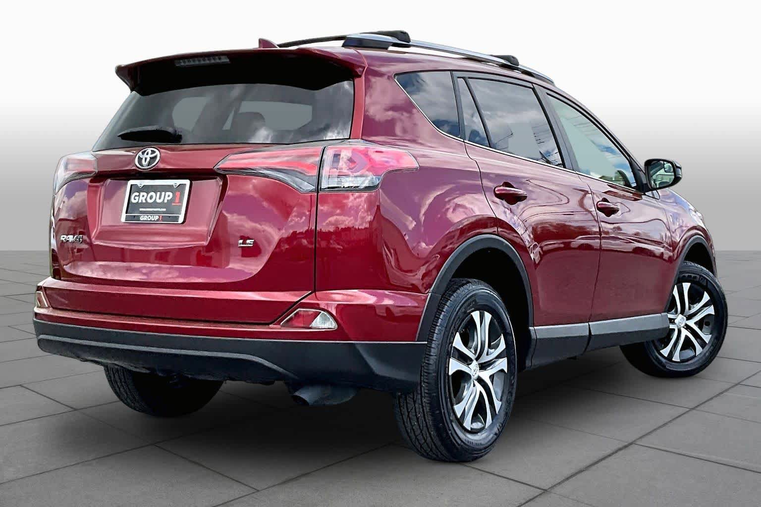 Used 2018 Toyota RAV4 LE image 13