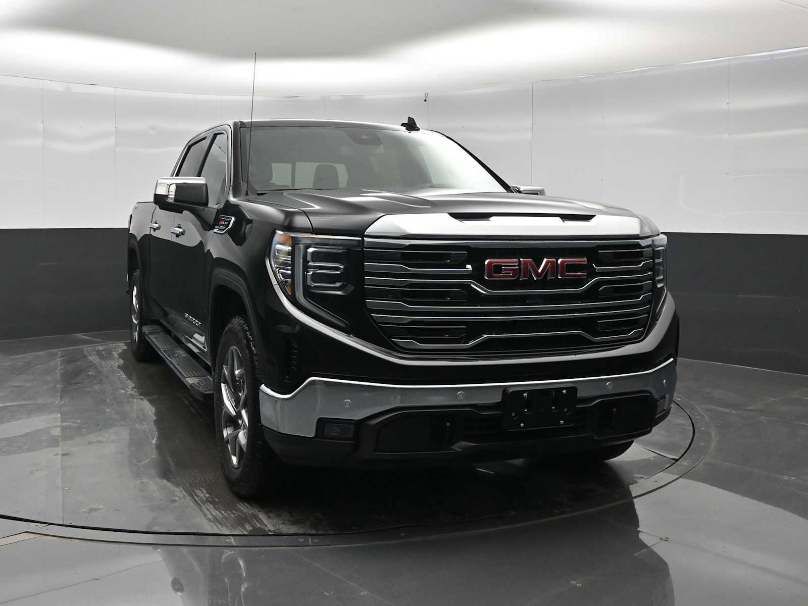 New 2026 GMC Sierra 1500 SLT w/ SLT Premium Plus Package AWD/4WD image 2