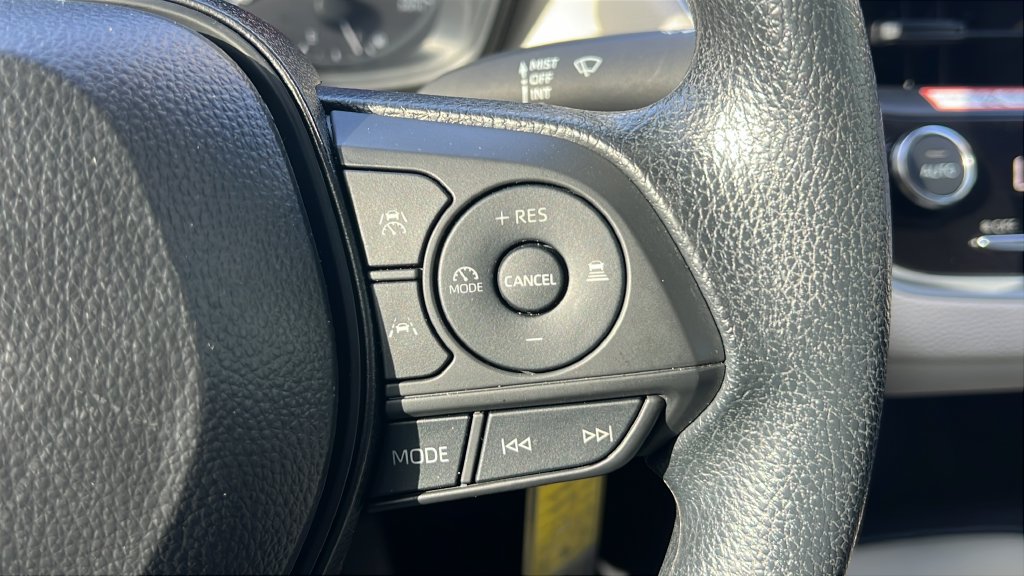 Used 2025 Toyota Corolla LE FWD image 20