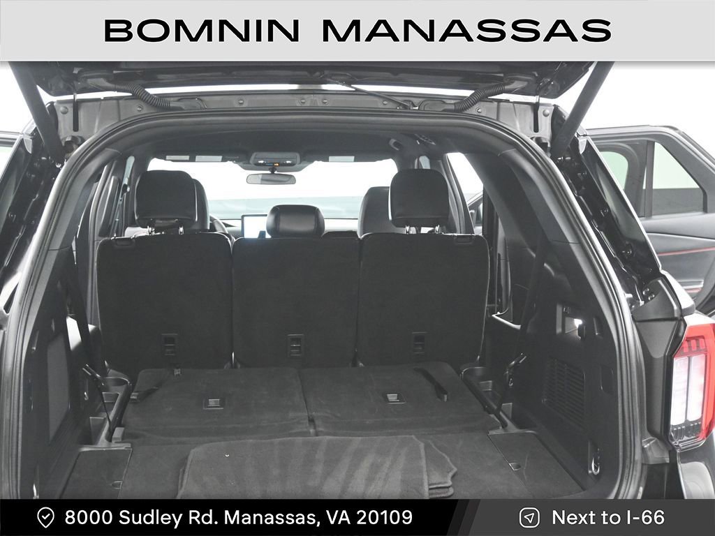 Used 2025 Ford Explorer ST-Line w/ ST-Line Street Pack image 11