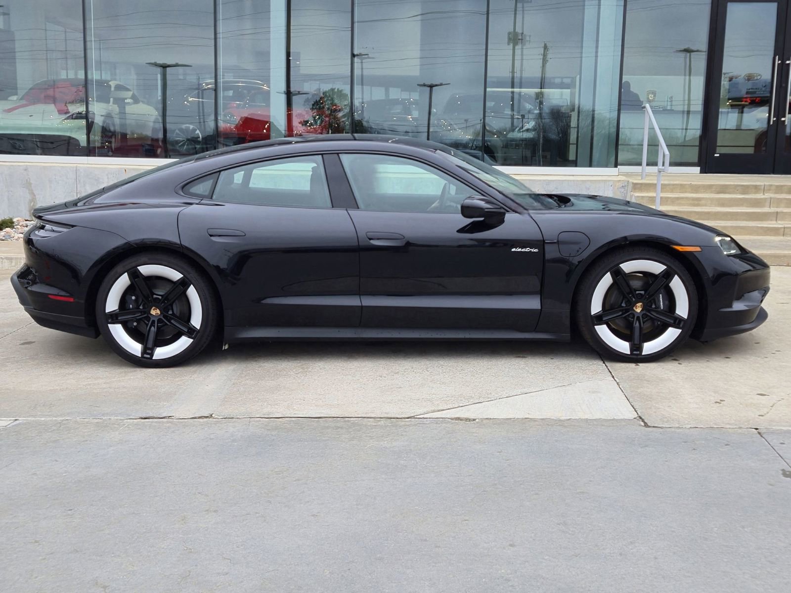 New 2025 Porsche Taycan image 8