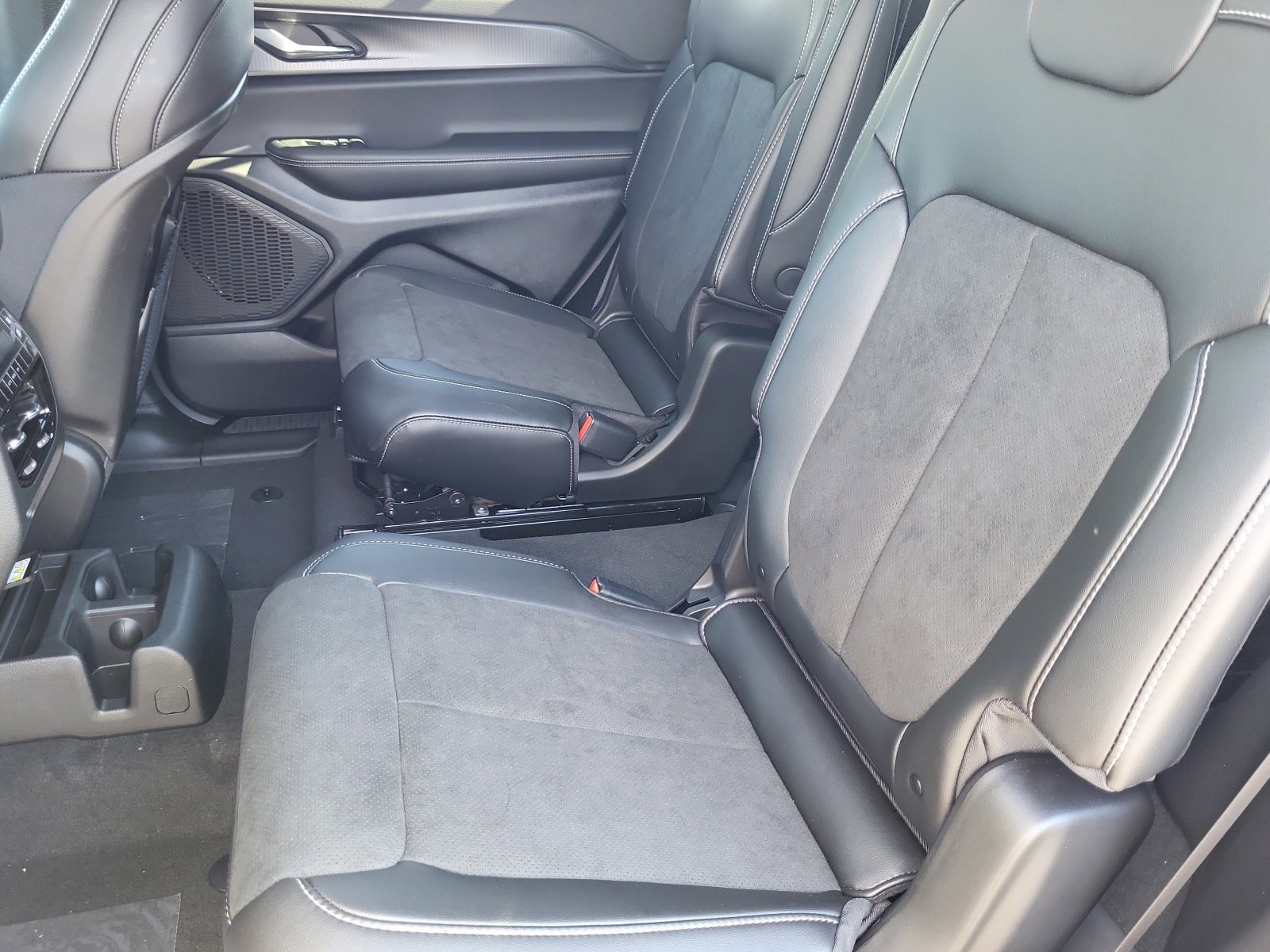 New 2025 Jeep Grand Cherokee L Altitude image 23