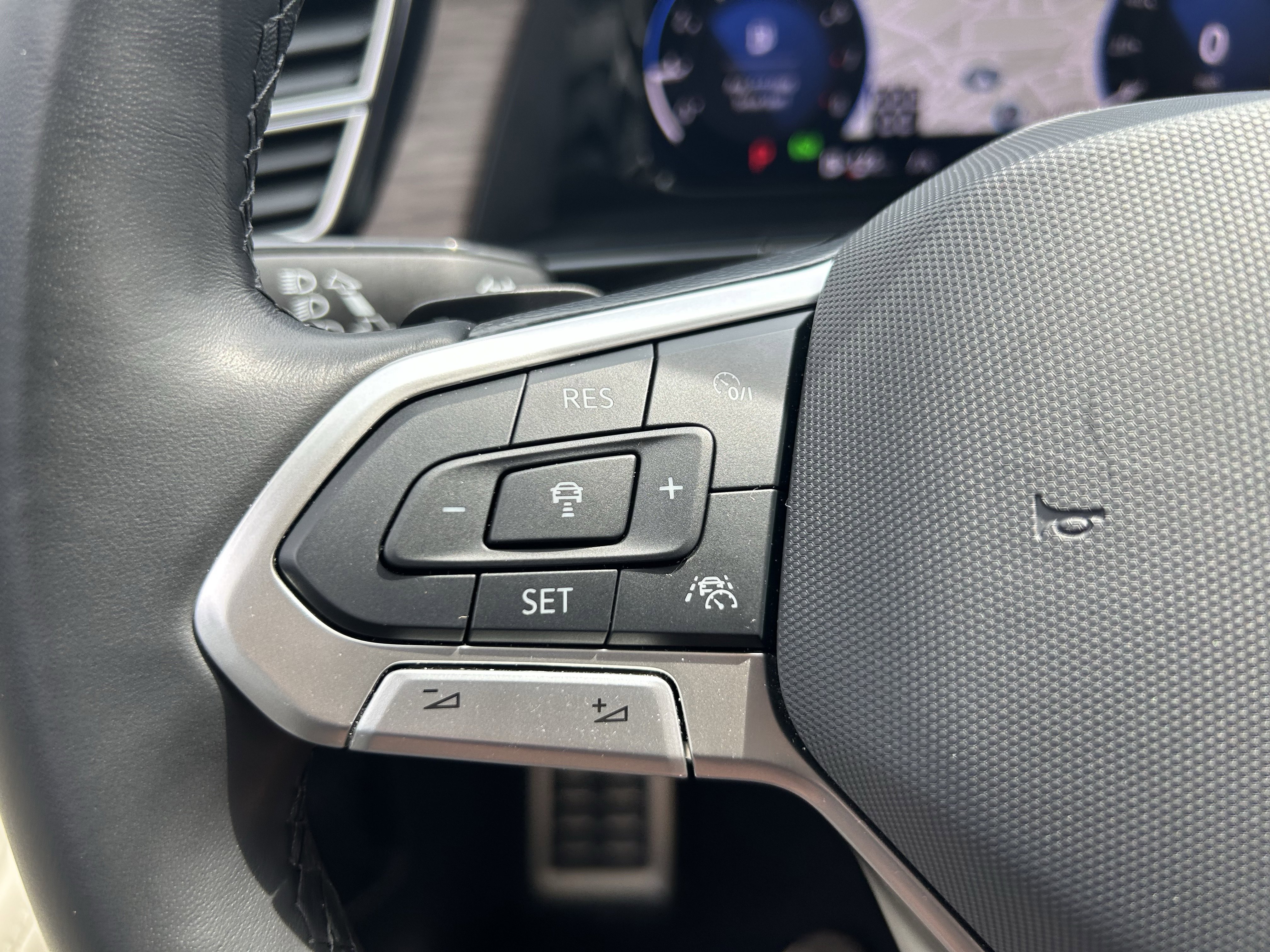 Used 2024 Volkswagen Atlas SEL Premium R-Line image 19