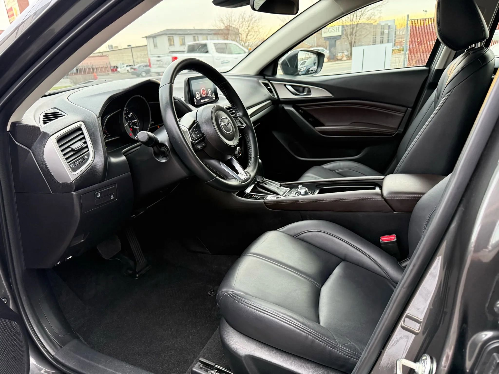 Used 2018 MAZDA MAZDA3 Touring image 9