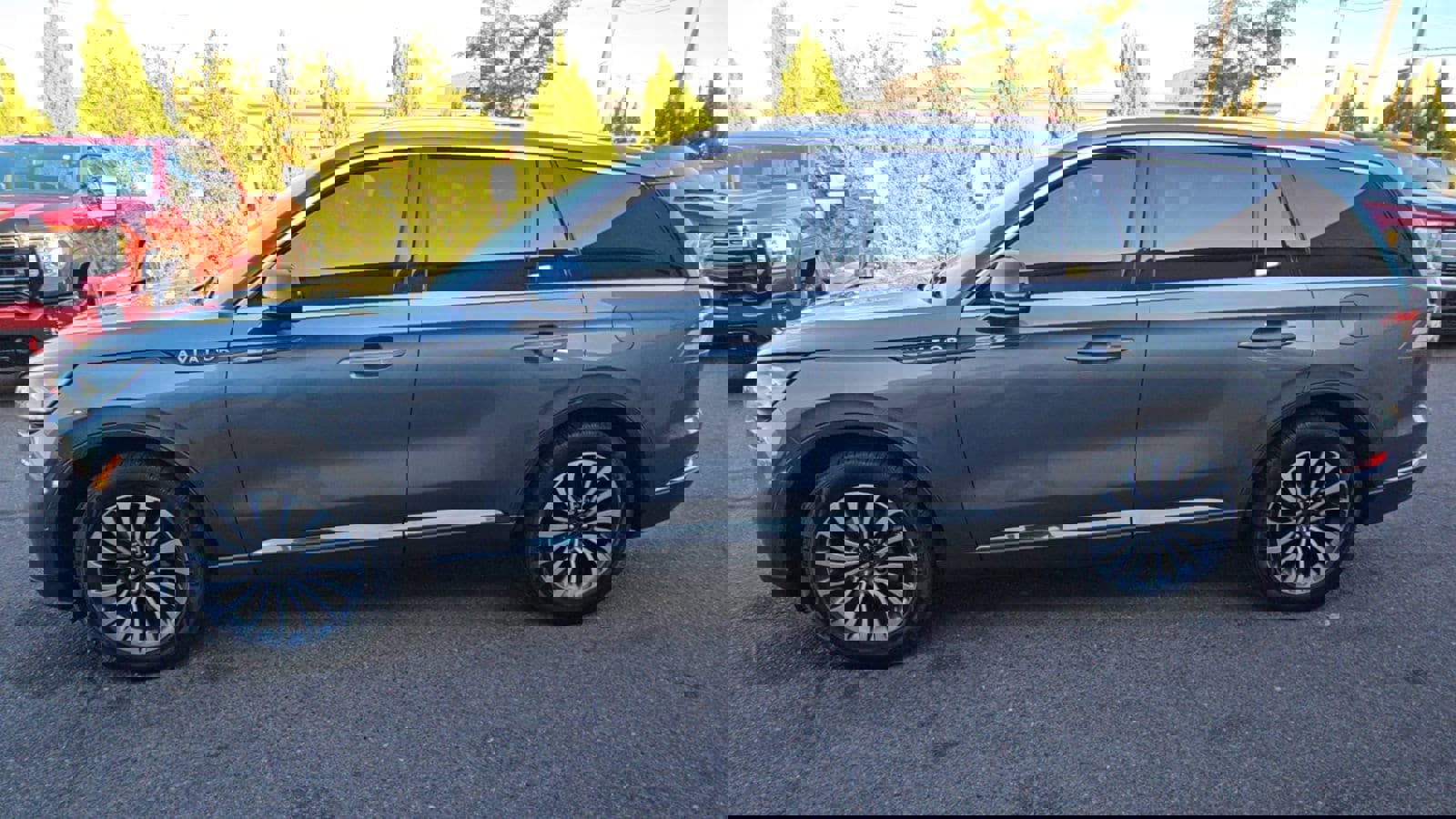 Used 2021 Lincoln Aviator Reserve w/ Equipment Group 201A image 4