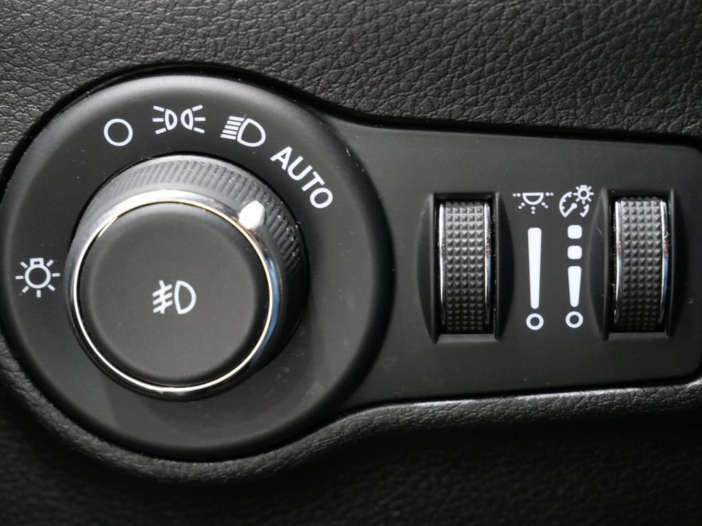 Used 2024 Jeep Compass Trailhawk AWD/4WD image 14
