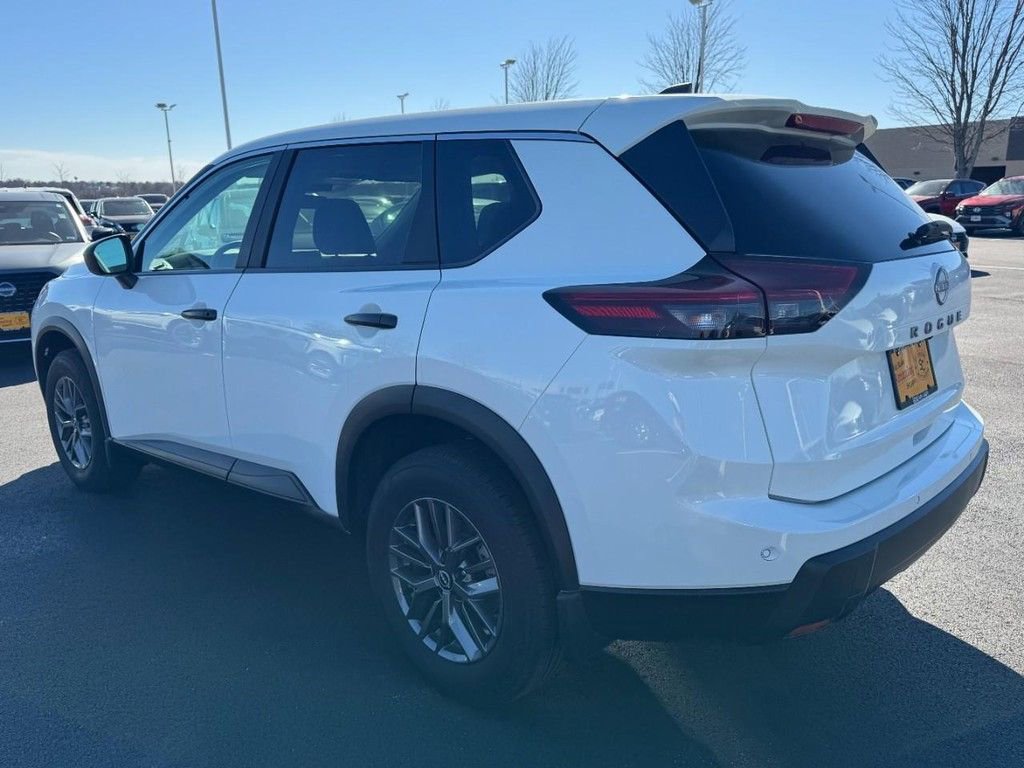 Used 2025 Nissan Rogue S image 5