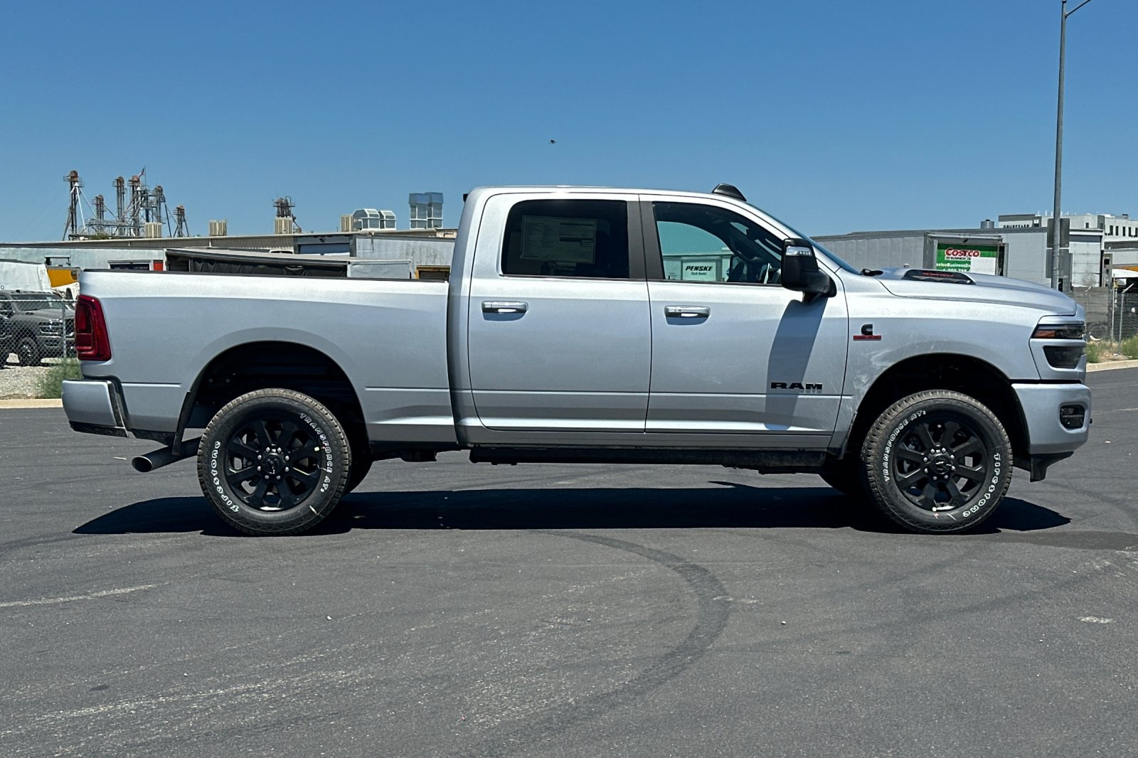New 2026 RAM 2500 Laramie AWD/4WD image 2