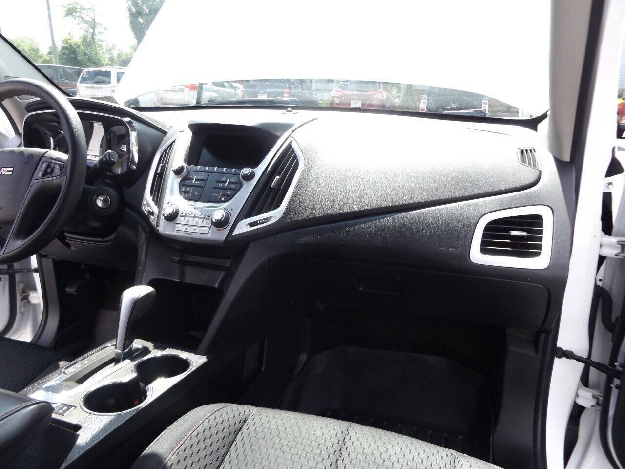 Used 2015 GMC Terrain SLE image 24