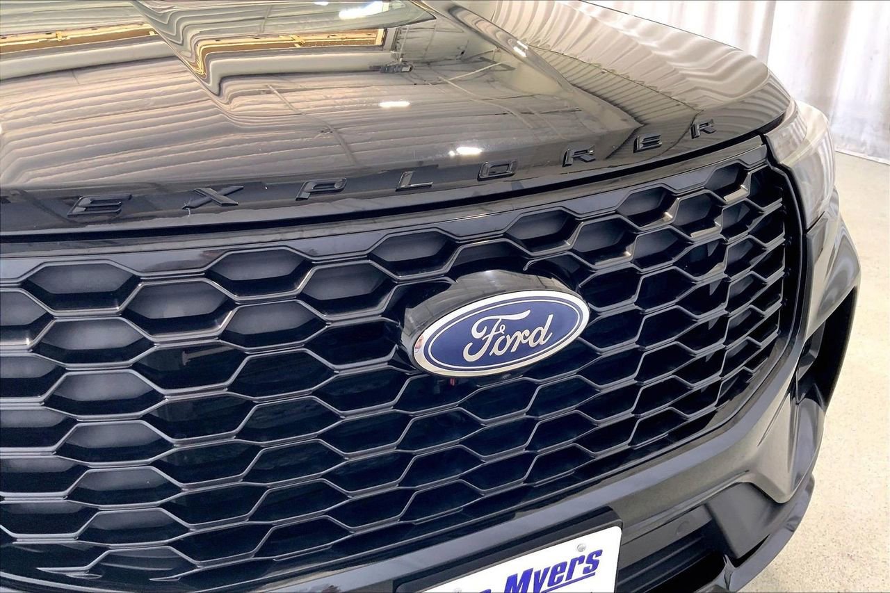 Certified 2025 Ford Explorer ST-Line image 30