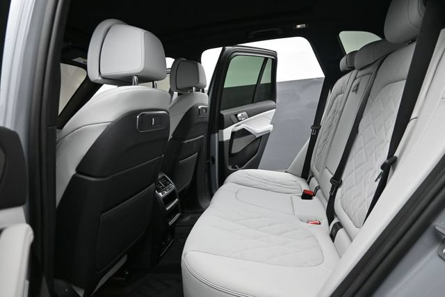 Used 2026 BMW X5 xDrive40i w/ M Sport Package AWD/4WD image 18