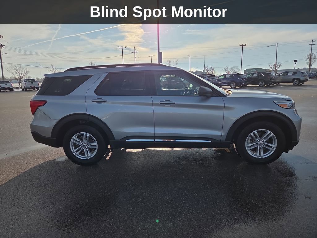Used 2022 Ford Explorer XLT w/ Equipment Group 202A image 8