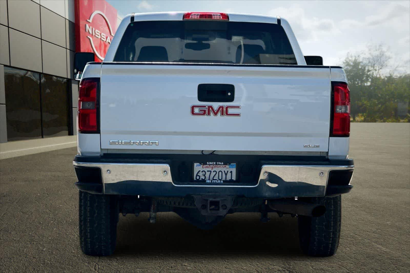 Used 2016 GMC Sierra 2500 SLE w/ SLE Preferred Package AWD/4WD image 8