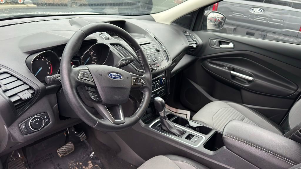 Used 2017 Ford Escape SE w/ SE Sport Appearance Package image 9