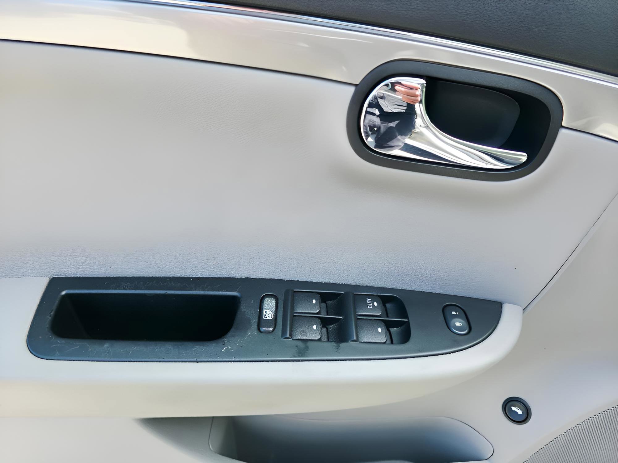 Used 2008 Saturn Aura XR w/ Premium Trim Package image 20