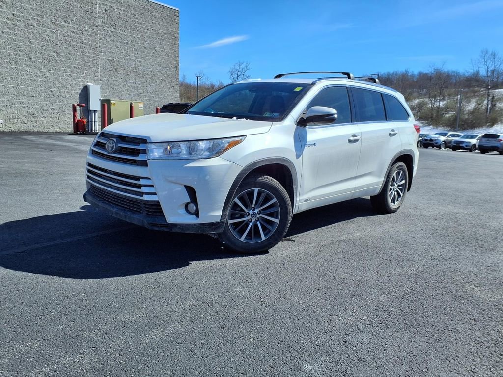 Used 2017 Toyota Highlander XLE image 3