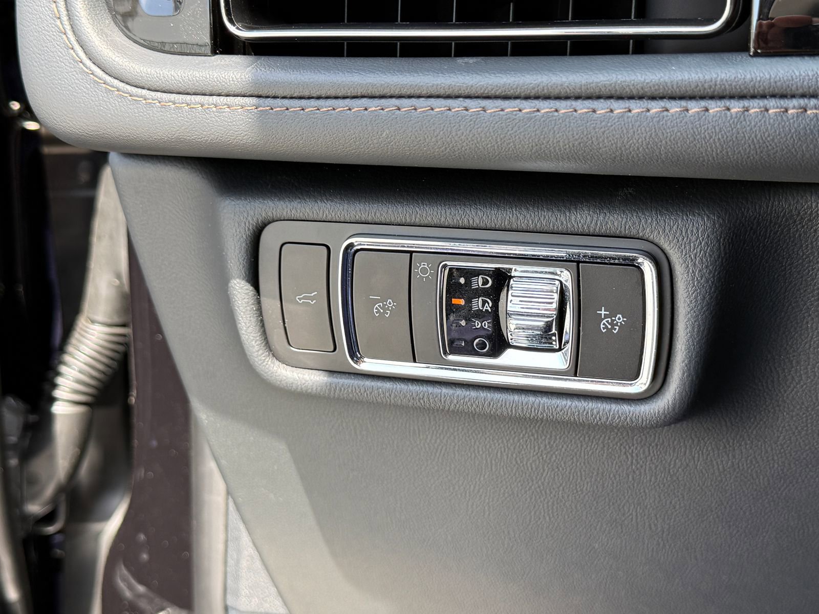 New 2026 Lincoln Aviator AWD image 37