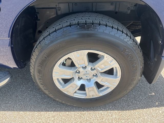 Used 2018 Nissan Titan SV image 12