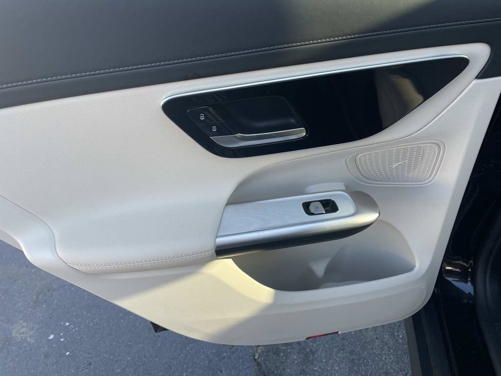 Used 2024 Mercedes-Benz GLC 300 4MATIC image 12