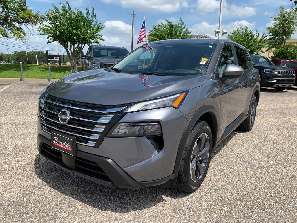 Used 2025 Nissan Rogue SV FWD image 4