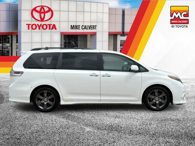 Used 2015 Toyota Sienna SE FWD image 6